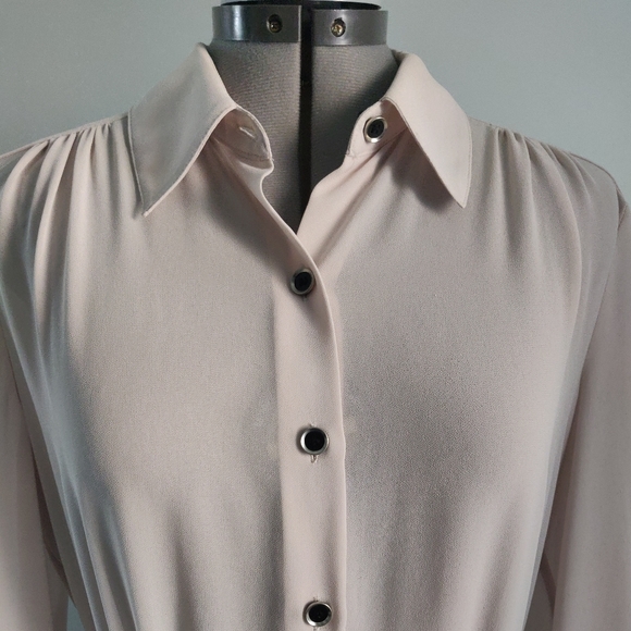 SOLD! Luxurious blouse - Picture 5 of 16